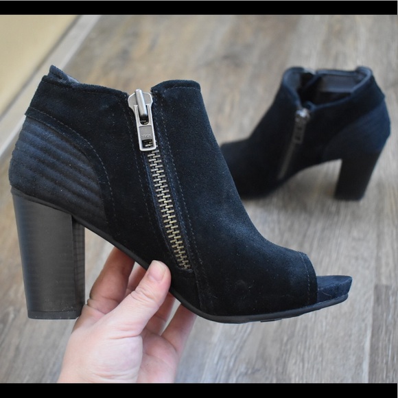 Open toed black heels - Picture 4 of 6